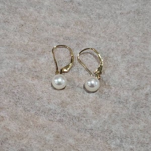 Pearl Earrings 14K Gold Leverback / 14K Pearl drop Earrings / Dangle Earrings / 14K Yellow Gold Pearl Hanging Earrings