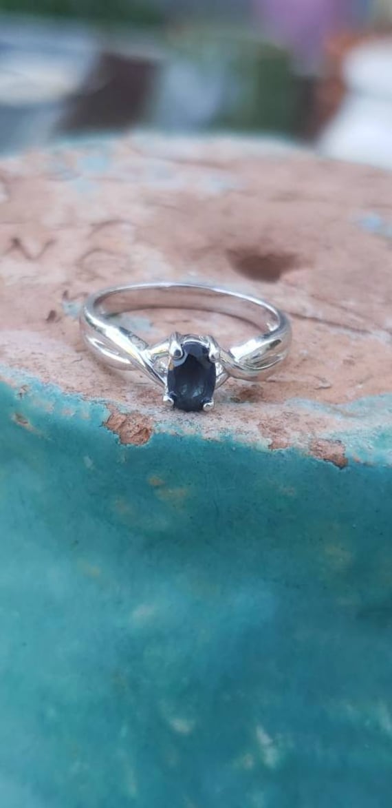 Sapphire / Solitaire / Sterling / Silver / Oval / 