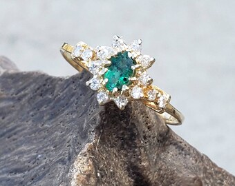 Emerald Diamond Halo 14K Yellow Gold Ring / Emerald Birthstone / Oval Emerald Halo Ring 14K Gold / Engagement Ring
