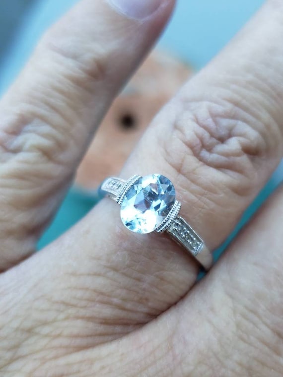 Aquamarine and Diamond Ring 10K White Gold / 10K W