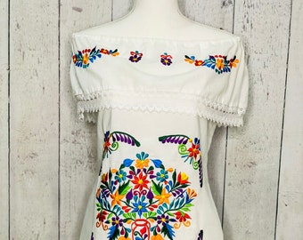 Small-XXL White Off Shoulder Lace Mexican Embroidered Dress- Vestido Mexicano Blanco Bordado a los hombros con encaje