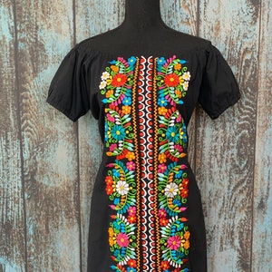 Medium off the Shoulder Mexican Trim Dress, Vestido bordado, Fiesta Mexicana, Mexican fiesta, Mexican Dress