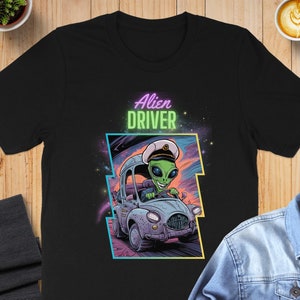 Koszulka z nadrukiem Alien Driver, zabawna koszulka z grafiką Alien, dziwaczny projekt Alien z kreskówek, unikalna sztuka samochodu Alien, fajny prezent Alien, projekt Sci-Fi Humor