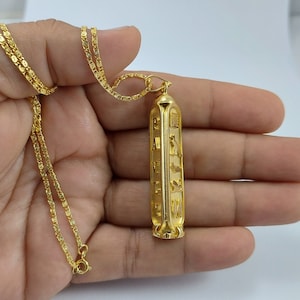 Collar Cartouche Personalizado Joyería Egipcia, 3 nombres favoritos en jeroglíficos, Inglés o Árabe 3 lados de plata esterlina bañada en oro