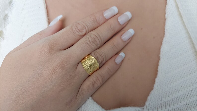 Isis ring
18K Gold Ring
Egyptian Ring
Gold Egyptian Charm
handmade jewelry
women's Ring
custom jewelry
women's gifts
gold jewelry
pharaoh ring
egypt gold ring
Birthday gift
gold ring 18K