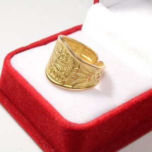 Isis ring
18K Gold Ring
Egyptian Ring
Gold Egyptian Charm
handmade jewelry
women's Ring
custom jewelry
women's gifts
gold jewelry
pharaoh ring
egypt gold ring
Birthday gift
gold ring 18K