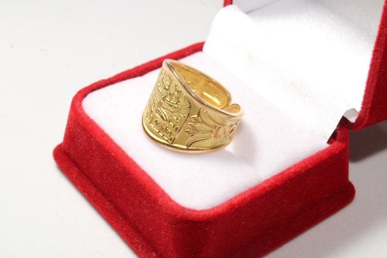 Isis ring
18K Gold Ring
Egyptian Ring
Gold Egyptian Charm
handmade jewelry
women's Ring
custom jewelry
women's gifts
gold jewelry
pharaoh ring
egypt gold ring
Birthday gift
gold ring 18K