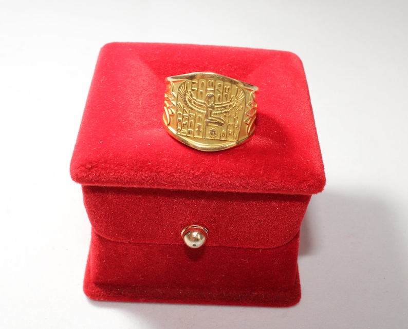 Isis ring
18K Gold Ring
Egyptian Ring
Gold Egyptian Charm
handmade jewelry
women's Ring
custom jewelry
women's gifts
gold jewelry
pharaoh ring
egypt gold ring
Birthday gift
gold ring 18K