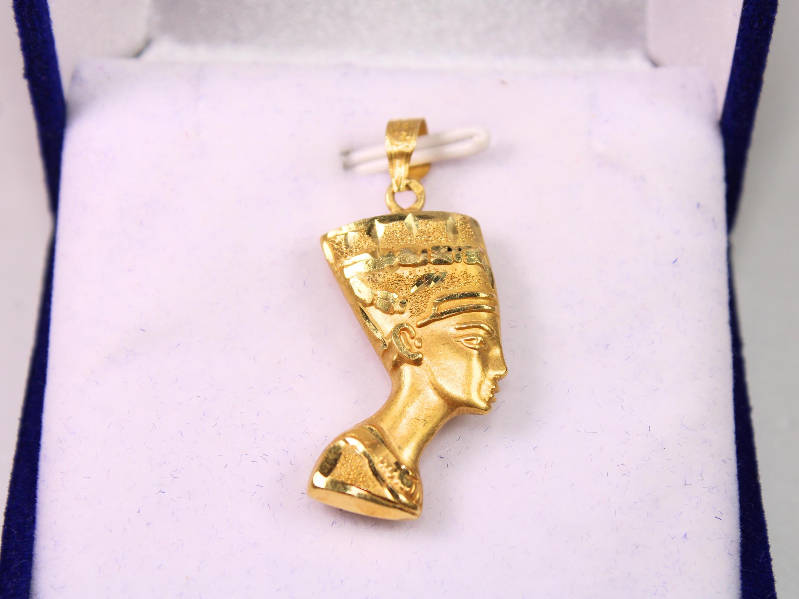 エジプトの女王ネフェルティティの顔 18K ゴールドペンダント エジプトの女王ネフェルティティの顔 18K ゴールドペンダント