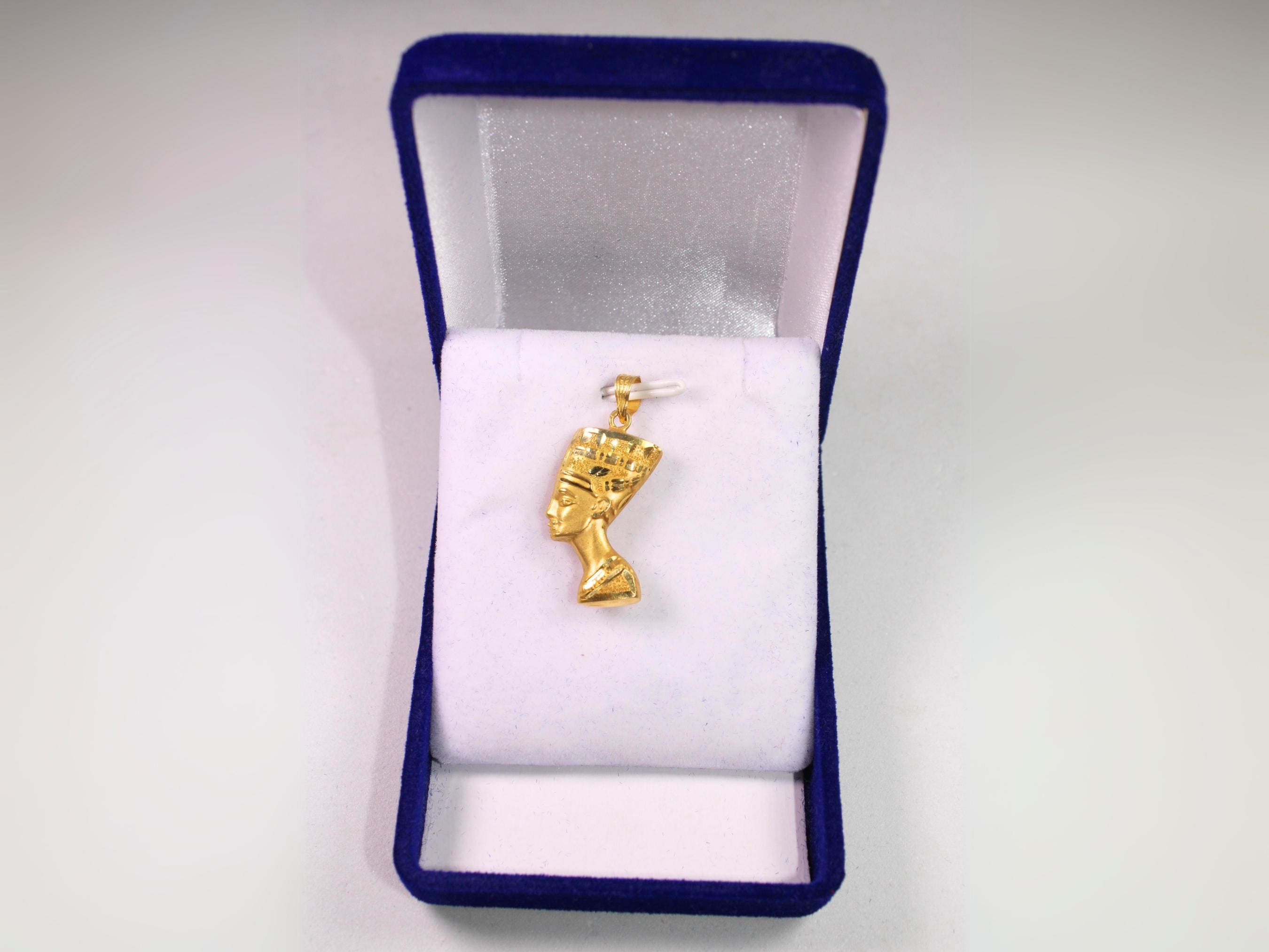 エジプトの女王ネフェルティティの顔 18K ゴールドペンダント エジプトの女王ネフェルティティの顔 18K ゴールドペンダント