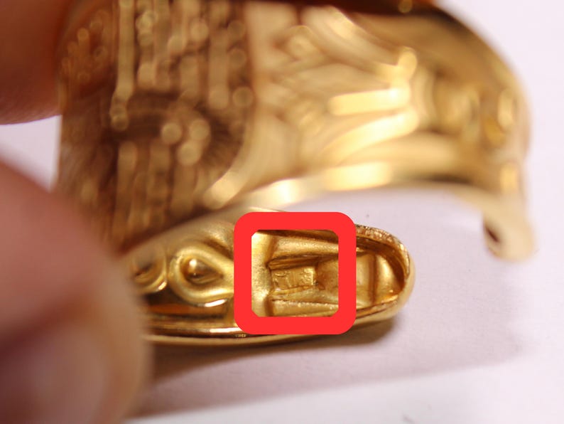Isis ring
18K Gold Ring
Egyptian Ring
Gold Egyptian Charm
handmade jewelry
women's Ring
custom jewelry
women's gifts
gold jewelry
pharaoh ring
egypt gold ring
Birthday gift
gold ring 18K