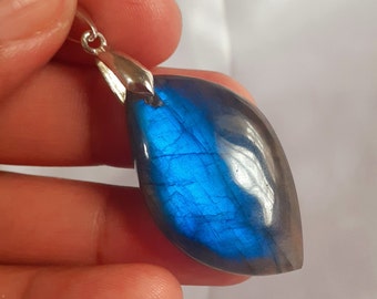 Labradorite 9,8 Gr - bleue flash - pendentif feuille