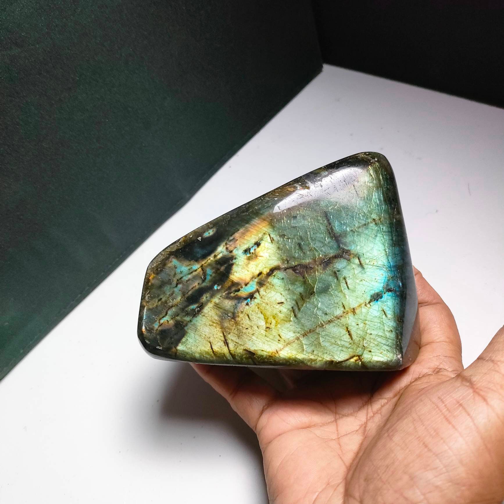 Labradorite 940Gr - Vert Jaune Dorée - Forme Libre