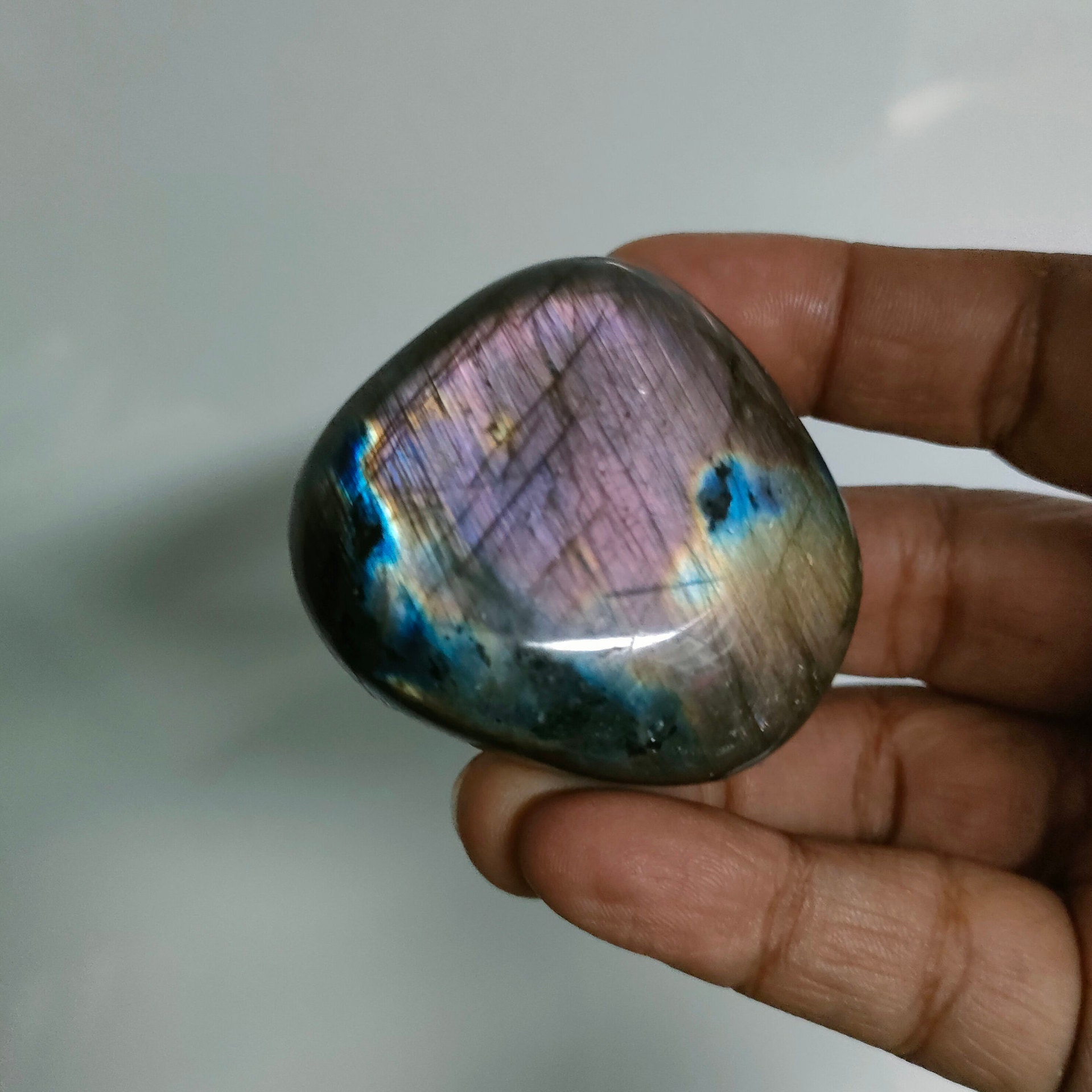 Labradorite 102, 30Gr - Rose Violette et Bleue Jaune Galet Ovale