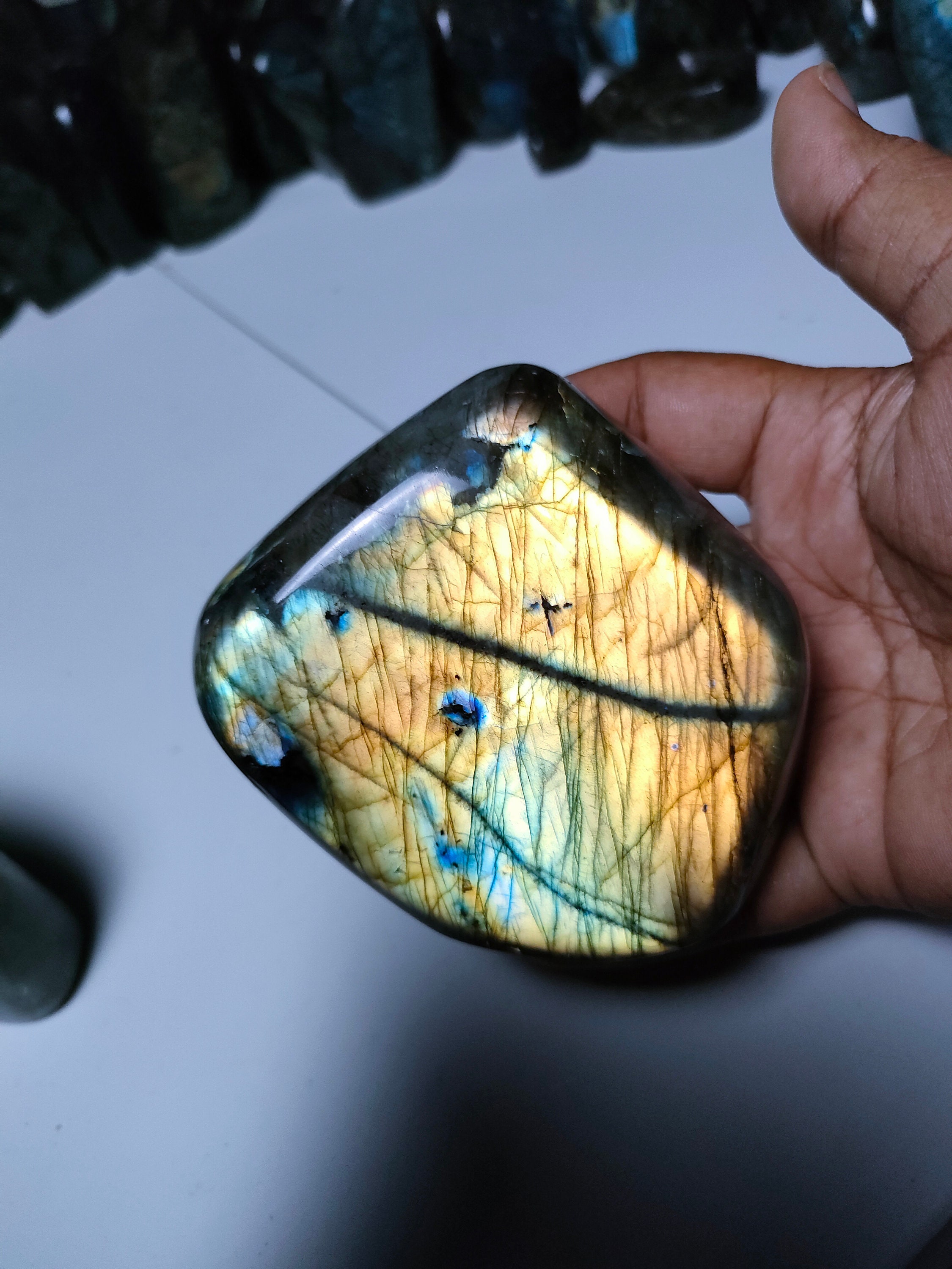 Labradorite 648Gr- Jaune Orange Dorée et Verte - Mini Forme Libre