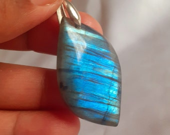 Labradorite 9,7 Gr - bleue flash - pendentif feuille