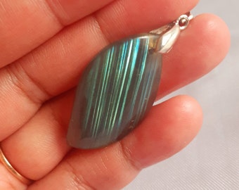 Labradorite 5,8 Gr - bleue flash - pendentif feuille