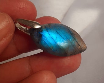 Labradorite 5,4 Gr - bleue flash - pendentif feuille