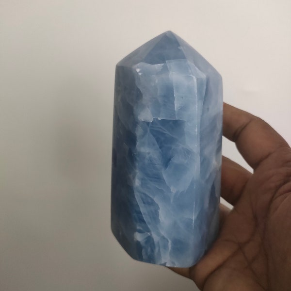 Calcite bleue 785,20Gr - bleue blanchâtre - prisme GM