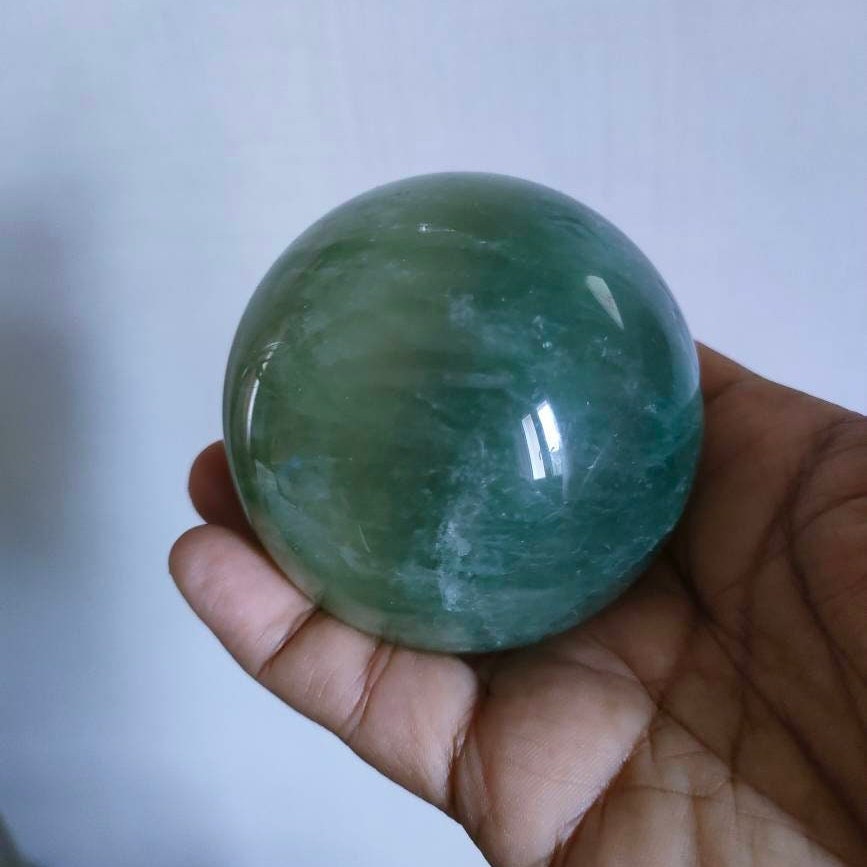 Fluorite Verte - 648Gr -Verte Transparente- Sphère 7, 25cm de Ø