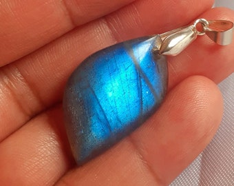 Labradorite 5,2 Gr - bleue flash - pendentif feuille