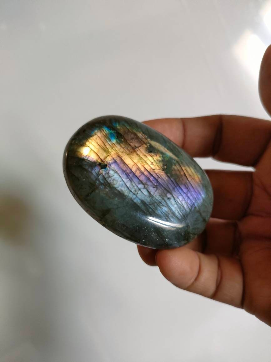 Spectrolite 97, 60Gr - Violette et Jaune Dorée Galet Ovale