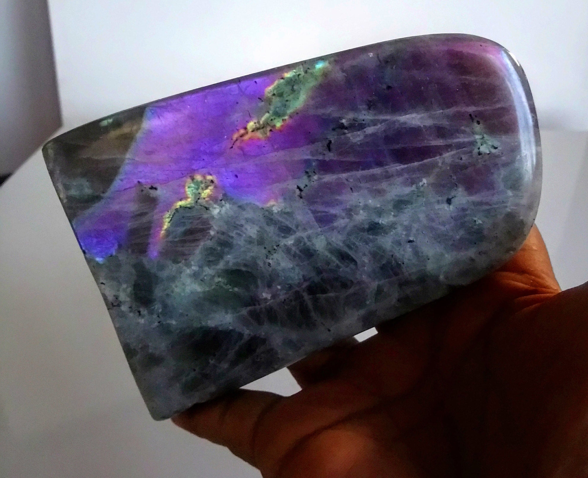 Labradorite 660Gr - Violette et Fond Gris- Forme Libre