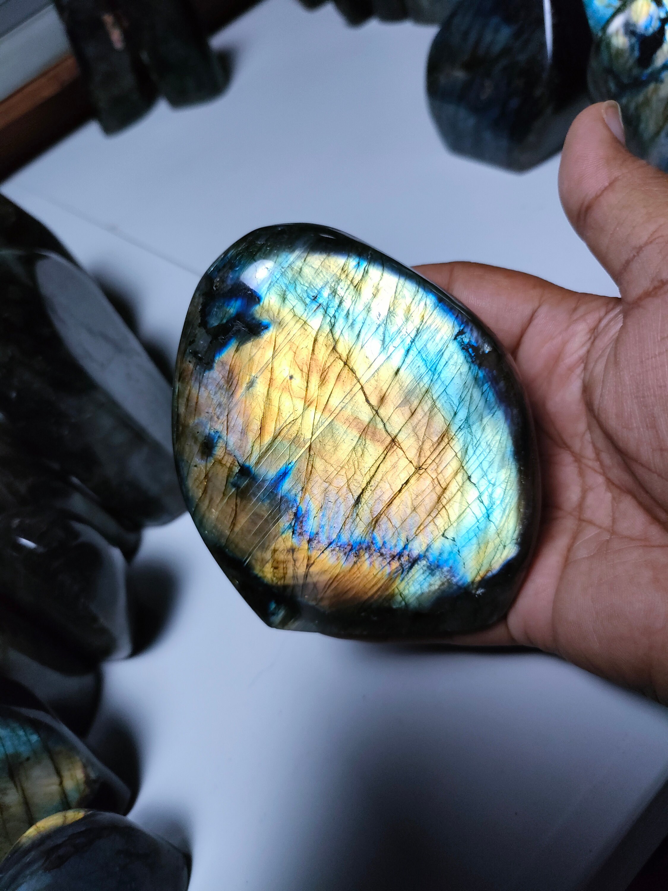 Labradorite 715Gr- Jaune Orange Dorée et Verte Bleue - Forme Libre