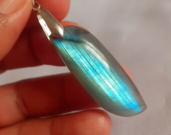 Labradorite 6,7 Gr - bleue flash - pendentif feuille