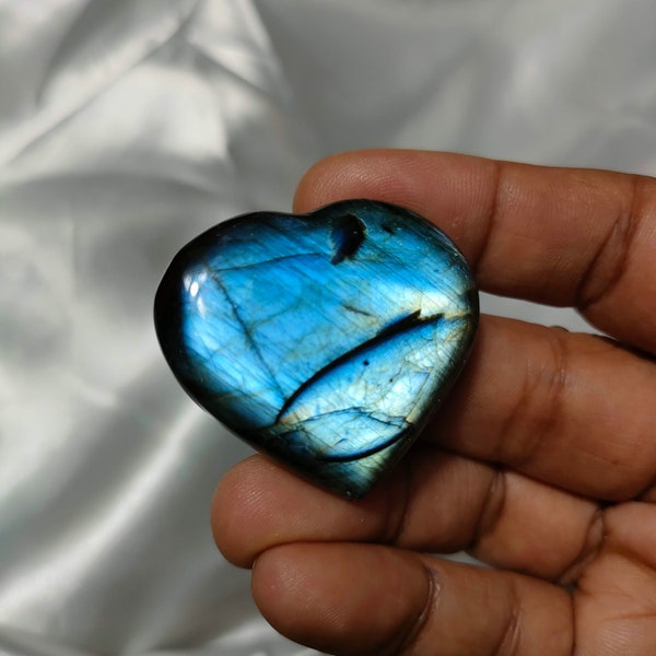 Labradorite 24,70Gr- bleue  grise  -  cœur MM