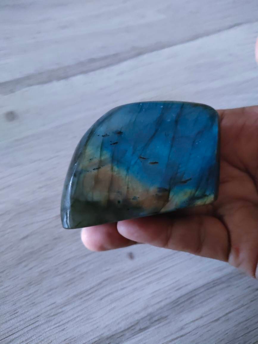 Labradorite 252, 90Gr- Bleue Flash et Vert Jaune - Forme Libre