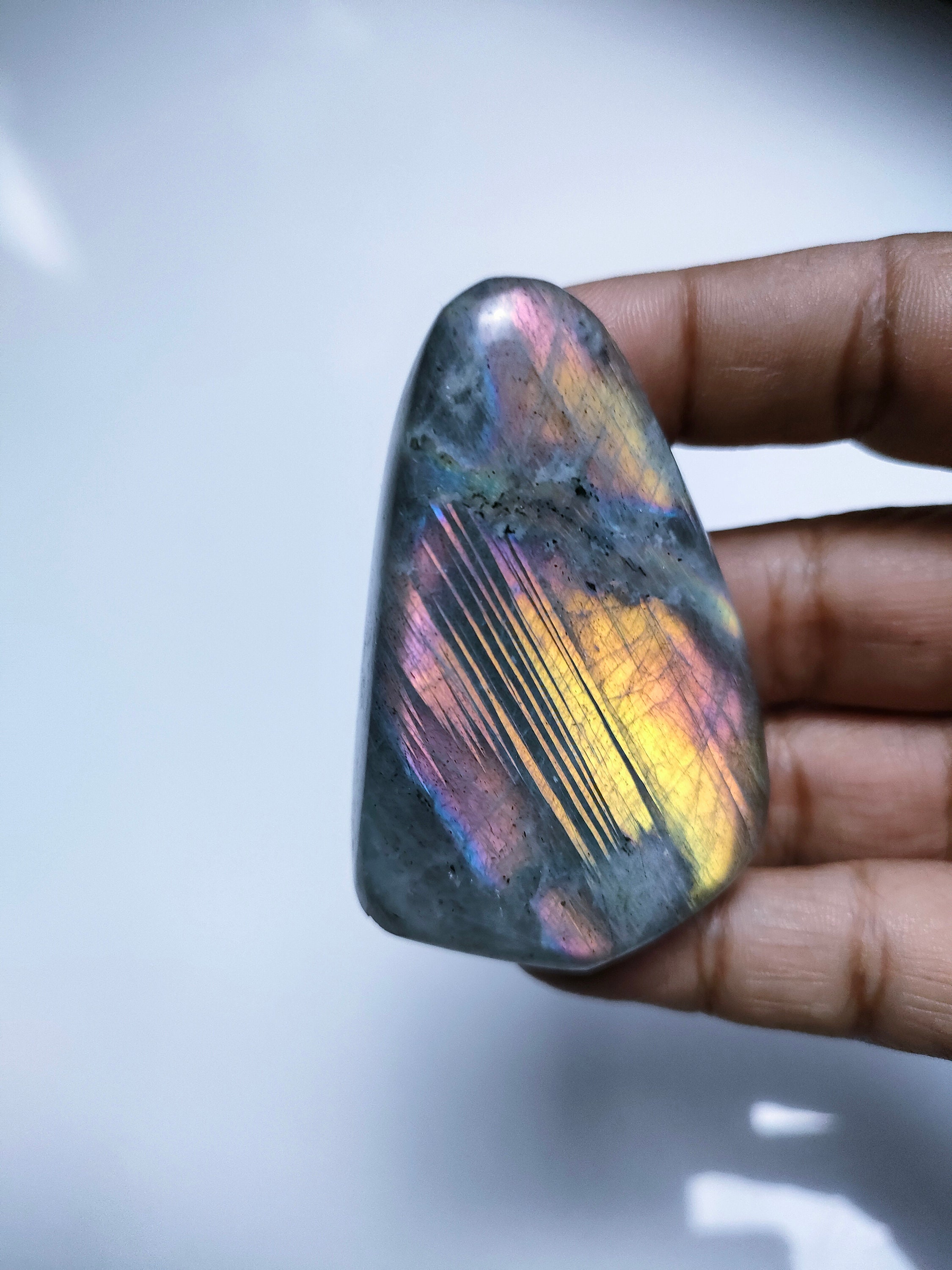 Labradorite 117, 60Gr - Jaune Dorée et Rose Violacée Mini Forme Libre