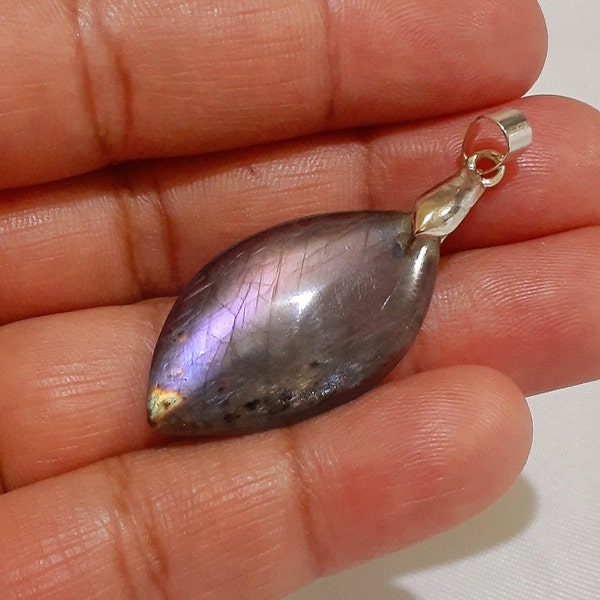 Spectrolite - 4.68Gr - purplish pink - leaf pendant