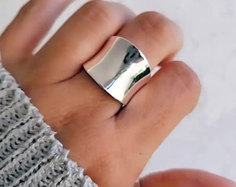 Prototype Band Ring – a Stylish, Budget-friendly Accessory!  Silver-tone, Smooth, Contoured Unisex Band Ring
