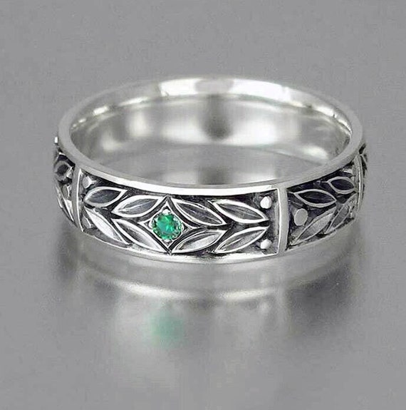 Irish Celtic Claddagh Ring w/ Tiny Emerald Natural