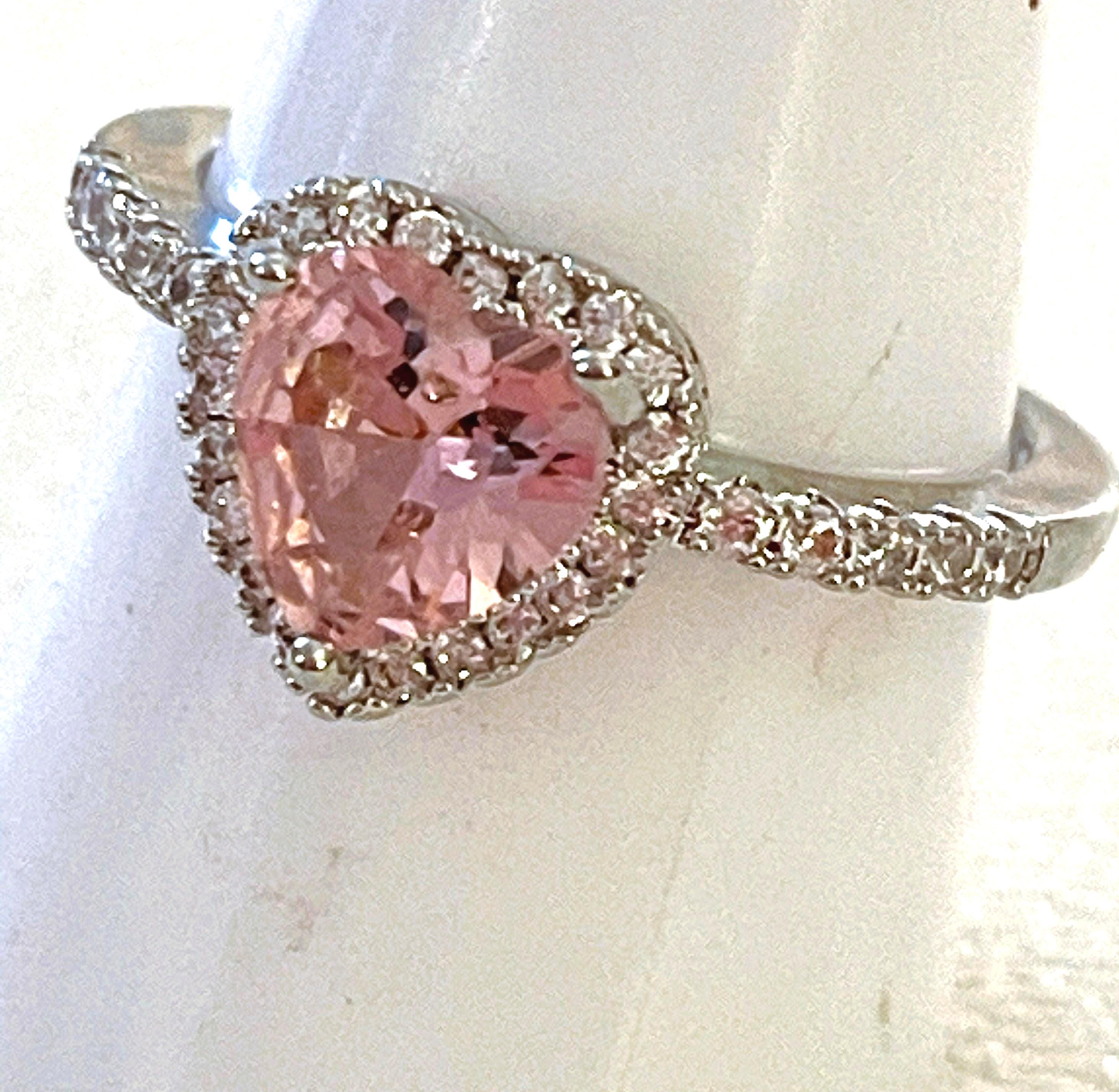 SWAROVSKI ハートリング　ピンク Pink Swarovski Heart Ring: Clear Crystal Halo & Accents, Rhodium