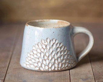 Tazza da caffè in ceramica realizzata a mano / Tazza unica in gres intagliato blu e bianco