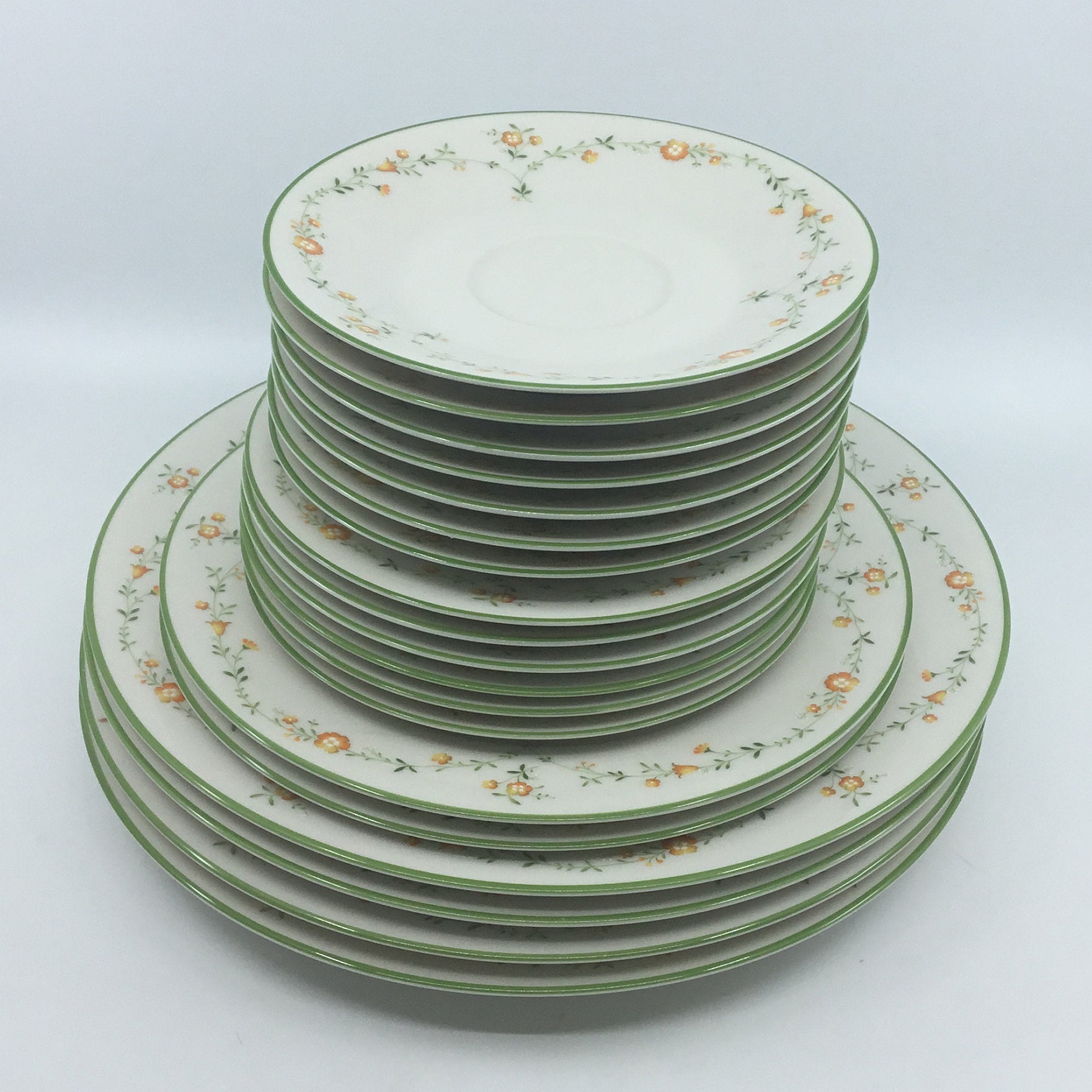 Lot- 16 Pieces- Noritake- Ivory China- Debut- 7210 Lot- 16 Pieces- Noritake- Ivory China- Debut- 7210