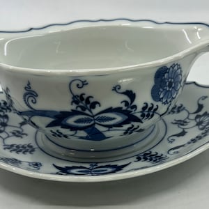 Gravy- Under Plate- Blue Danube- Blue and White- Zwiebelmuster- Japan