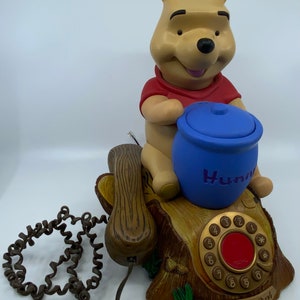 Winnie the Pooh- Phone- Telephone- Animated- Animation- Movement