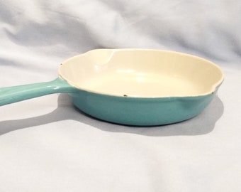 Vintage 50's Le Creuset Turquoise Enamel Cast Iron Double Spout Frying Pan-6.5"