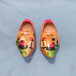 Vintage Mini Souvenir Wooden Clogs-Hand Painted-Hand Carved-Dutch Couple-4.5&quot;