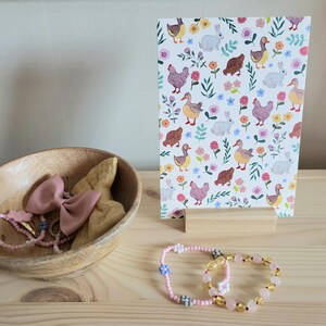 Tarjeta de primavera, tarjeta de felicitación, tarjeta con animales, postal, pollos, conejos, tarjeta de flores, flores, primavera, tarjeta alegre, postal