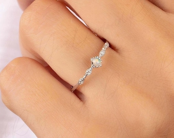 Liten minimalistisk förlovningsring med opal och diamant, Antik, elegant viktoriansk löftesring i 14k vitguld med vit opal för henne, Jubileumsring