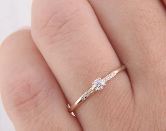 Kleiner zierlicher 14k Gelbgold-Diamant-Versprechensring für sie, Minimalistischer Versprechensring der Frauen, Einfacher zarter weißer Diamant-Verlobungsring