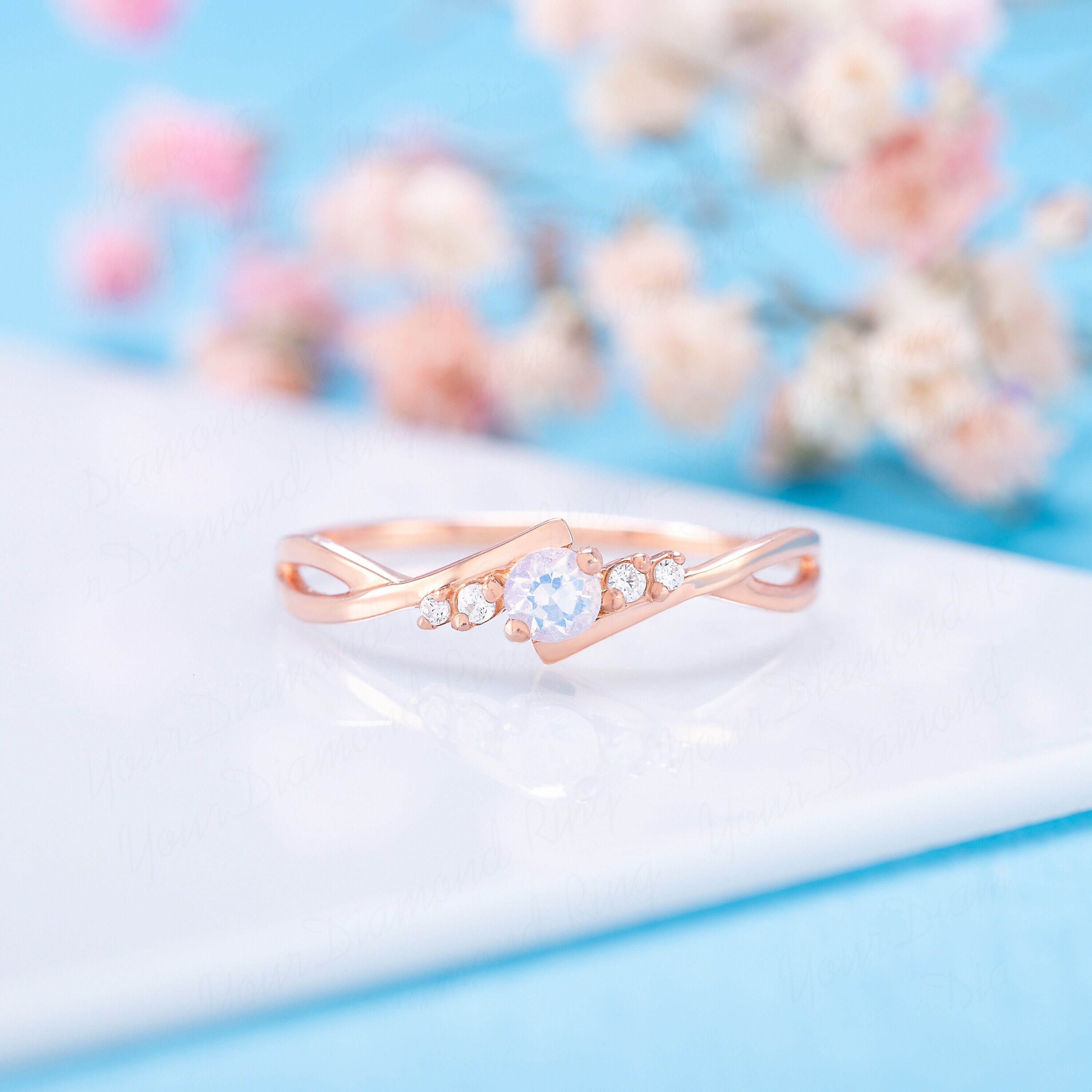 Anillo de piedra lunar, delicado anillo de compromiso minimalista con piedra lunar y diamantes, anillo de compromiso de piedra lunar en oro de 14 k para mujer, anillo de aniversario como regalo para ella