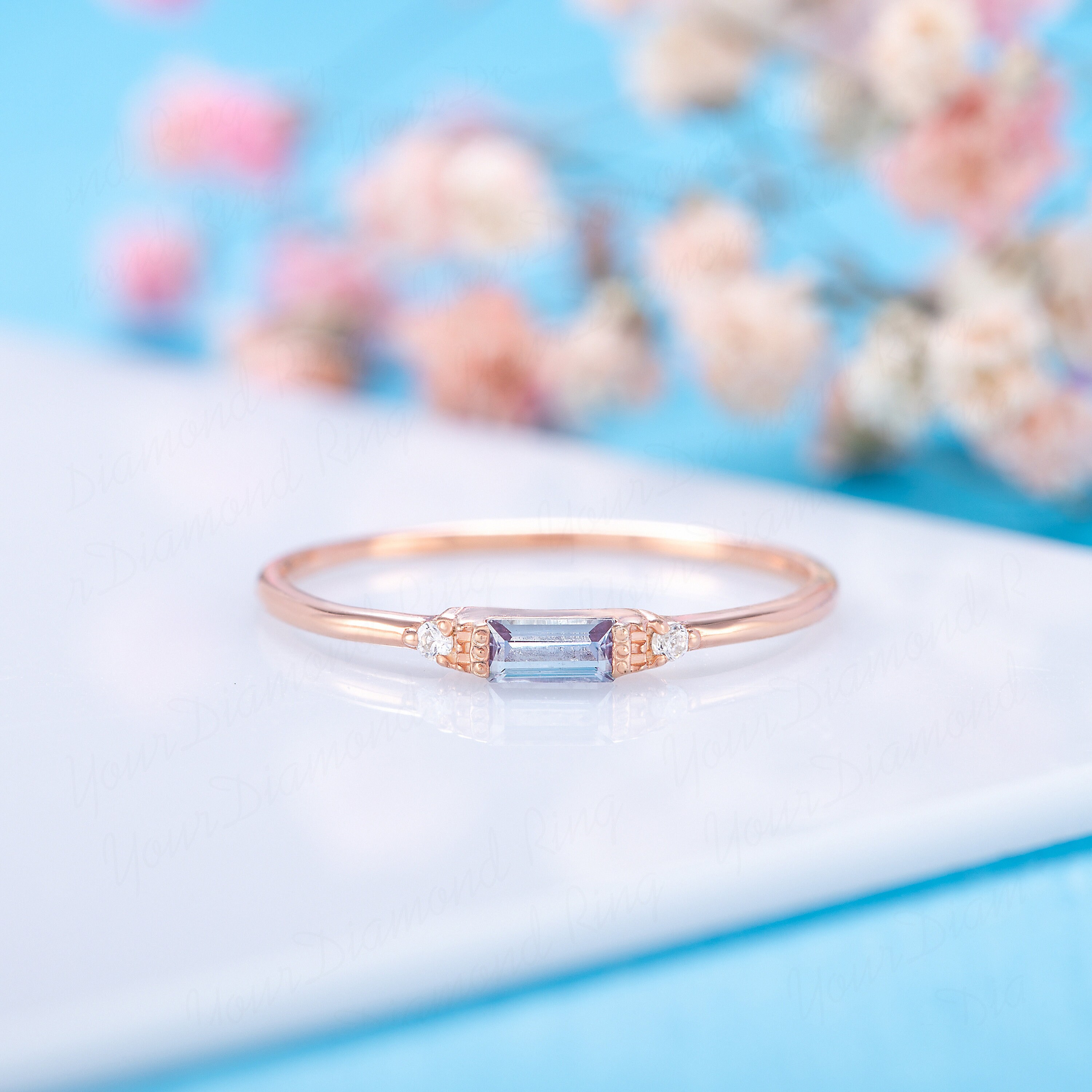 アレキサンドライトリング、繊細なミニマリストのアレキサンドライト