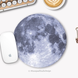 Muismat met maanmotief, ronde muismat, muismat met volle maan, kantooraccessoire, computeraccessoire, kantoorcadeau