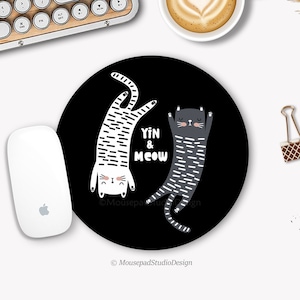 Lustiges weißes und graues Katzen-Mauspad, rund, rutschfest. Ideal als Bürodekoration oder als Geschenk.