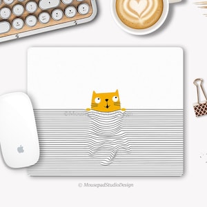 Humoristische muismat met kattenmotief en optische illusie, witte achtergrond, rechthoekig of rond, antislip. Ideaal als kantoordecoratie of als cadeau.
